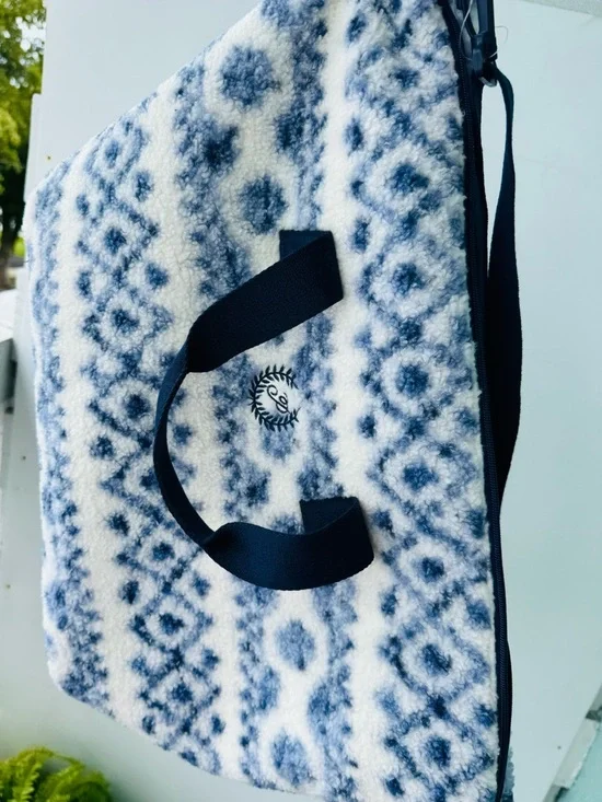 Plush Patterned Tote Bag with Shoulder Strap - Navy & Cream - Picture 7 of 7